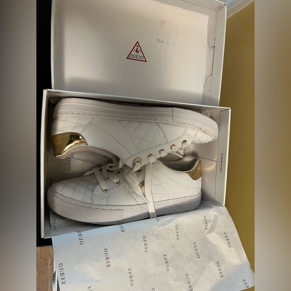 GUESS Women’s Loven Sneakers Size 8